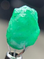 Refined 5.47 ct Swat Emerald Crystal: A Natural Green Treasure - Image 2