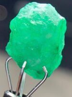 Refined 5.47 ct Swat Emerald Crystal: A Natural Green Treasure - Image 4