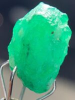 Refined 5.47 ct Swat Emerald Crystal: A Natural Green Treasure - Image 5