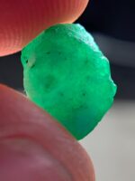 Refined 5.47 ct Swat Emerald Crystal: A Natural Green Treasure - Image 7
