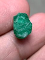Refined 5.47 ct Swat Emerald Crystal: A Natural Green Treasure - Image 8