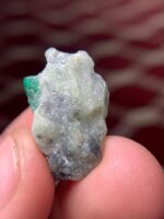 20.29 ct Swat Emerald Specimen – Compact Brilliance in Natural Form - Image 11