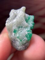 20.29 ct Swat Emerald Specimen – Compact Brilliance in Natural Form - Image 12