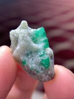 20.29 ct Swat Emerald Specimen – Compact Brilliance in Natural Form - Image 3
