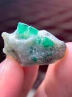 20.29 ct Swat Emerald Specimen – Compact Brilliance in Natural Form - Image 4