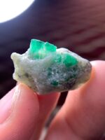 20.29 ct Swat Emerald Specimen – Compact Brilliance in Natural Form - Image 6