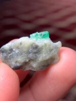 20.29 ct Swat Emerald Specimen – Compact Brilliance in Natural Form - Image 9