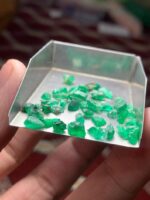15.00 ct Swat Emerald Rough Lot – Tiny Gems, Big Character - Image 4