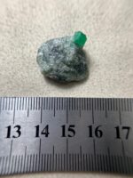 Elegant 17.60-Carat Emerald Specimens: Striking Beauty in a Unique Shape - Image 12