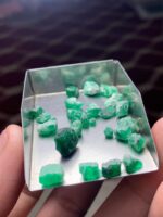 A Closer Look at a 30.65 ct Swat Emerald Rough Lot - Image 8