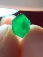 1.20ct Swat Emerald Crystal: Vivid Green Gemstone - Image 2