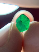 1.20ct Swat Emerald Crystal: Vivid Green Gemstone - Image 3