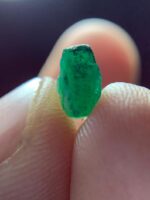 1.20ct Swat Emerald Crystal: Vivid Green Gemstone - Image 4