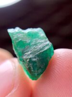 Majestic Single Emerald: 8.03 ct Crystal from Swat - Image 5