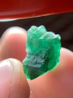 Majestic Single Emerald: 8.03 ct Crystal from Swat - Image 9