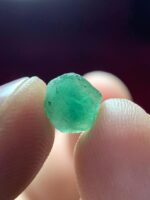 Discovering the Beauty of a 2.42ct Emerald Crystal: Size, Sparkle, and Significance - Image 4