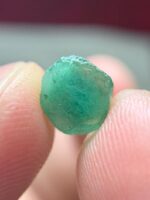 Discovering the Beauty of a 2.42ct Emerald Crystal: Size, Sparkle, and Significance - Image 6