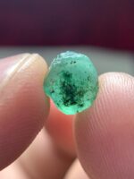 Discovering the Beauty of a 2.42ct Emerald Crystal: Size, Sparkle, and Significance - Image 8