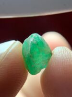 Embracing Elegance: The 2.00ct Emerald Crystal from Swat - Image 2
