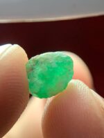 Embracing Elegance: The 2.00ct Emerald Crystal from Swat - Image 4