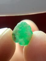 Embracing Elegance: The 2.00ct Emerald Crystal from Swat - Image 5