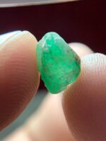 Embracing Elegance: The 2.00ct Emerald Crystal from Swat - Image 10