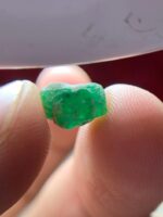 Balance and Brilliance: 2.80-Carat Emerald Crystal from Swat Valley - Image 4
