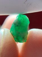 Balance and Brilliance: 2.80-Carat Emerald Crystal from Swat Valley - Image 7