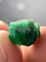 Elegant 5.140 ct Swat Emerald Crystal – A Small Gem with Big Beauty - Image 3