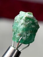 Elegant 5.140 ct Swat Emerald Crystal – A Small Gem with Big Beauty - Image 4