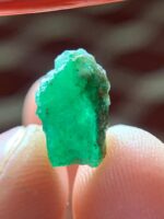 The Graceful Allure of a 3.45 ct Emerald Crystal - Image 4