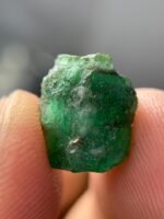 Elegant 5.140 ct Swat Emerald Crystal – A Small Gem with Big Beauty - Image 6