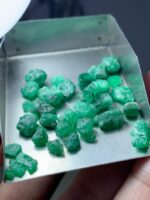 33.60ct Swat Emerald Rough Lot – Natural Green Crystals Avg. 10.84 x 6.58 x 5.81mm - Image 2