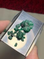 31.80ct Swat Emerald Rough Lot – Exceptional Volume & Vibrancy - Image 2