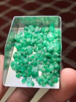 53.40 Carat Swat Emerald Rough Lot: Slim Crystals Designed for Precision Cutting - Image 11