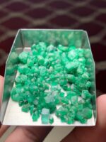 53.40 Carat Swat Emerald Rough Lot: Slim Crystals Designed for Precision Cutting - Image 3