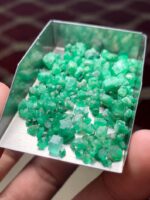 53.40 Carat Swat Emerald Rough Lot: Slim Crystals Designed for Precision Cutting - Image 4