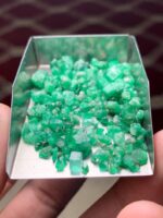 53.40 Carat Swat Emerald Rough Lot: Slim Crystals Designed for Precision Cutting - Image 6
