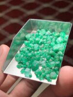 53.40 Carat Swat Emerald Rough Lot: Slim Crystals Designed for Precision Cutting - Image 8