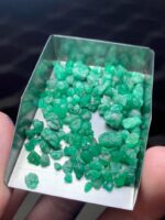 Swat Emeralds in Their Natural Glory: 51 Carat Rough Lot - Image 11