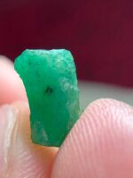 2.80ct Swat Emerald Crystal – Elegant Shape, Natural Beauty, Timeless Appeal - Image 4