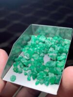 Swat Emeralds in Their Natural Glory: 51 Carat Rough Lot - Image 5