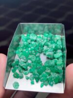 Swat Emeralds in Their Natural Glory: 51 Carat Rough Lot - Image 10