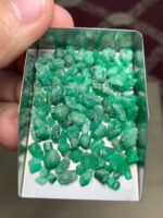 Balanced Potential: 62.82 ct Emerald Rough Lot from Swat Valley - Image 11