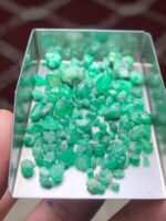 Compact Depth: 43.50 ct Emerald Rough Lot from Swat Valley - Image 2