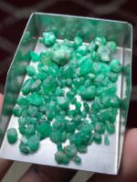Compact Depth: 43.50 ct Emerald Rough Lot from Swat Valley - Image 3