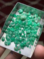 Compact Depth: 43.50 ct Emerald Rough Lot from Swat Valley - Image 4