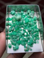 Compact Depth: 43.50 ct Emerald Rough Lot from Swat Valley - Image 5