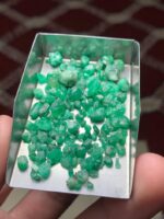 Compact Depth: 43.50 ct Emerald Rough Lot from Swat Valley - Image 8