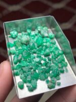 Compact Depth: 43.50 ct Emerald Rough Lot from Swat Valley - Image 9
